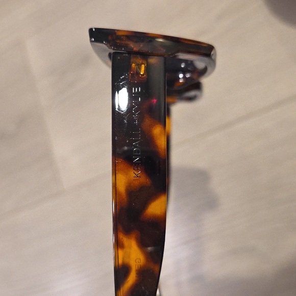 Kendall + Kylie Gemma Sunglasses - Picture 3 of 6